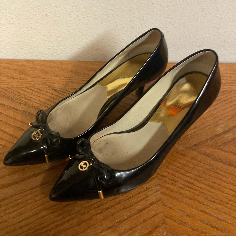 MICHAEL KORS Black Patent Leather Kitten Heels (7.5M)